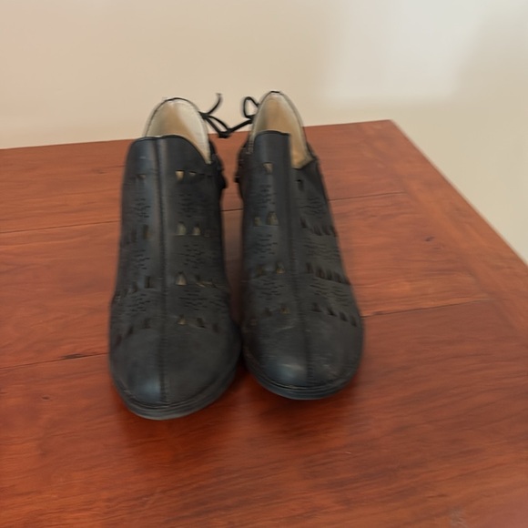 JBU by Jambu Black Laser Cut Western Ankle Boots Block Heel 8 - Picture 3 of 7